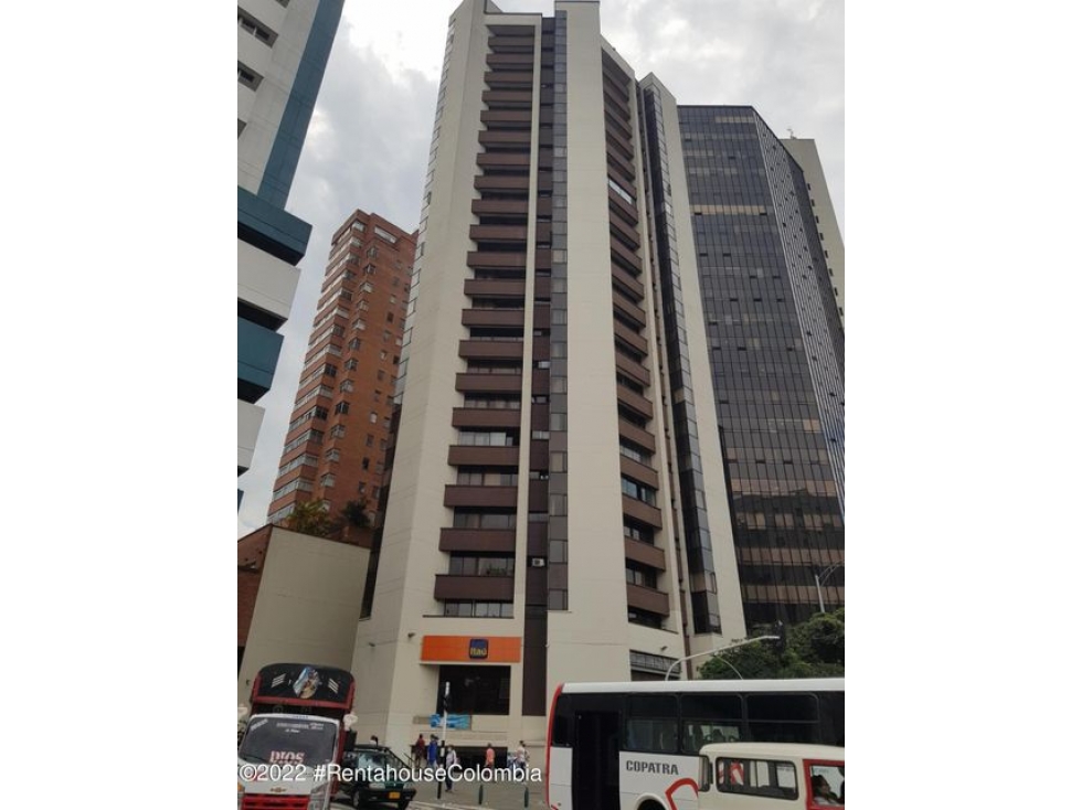 Comercial en  Bombona II(Medellin) RAH CO: 22-2407