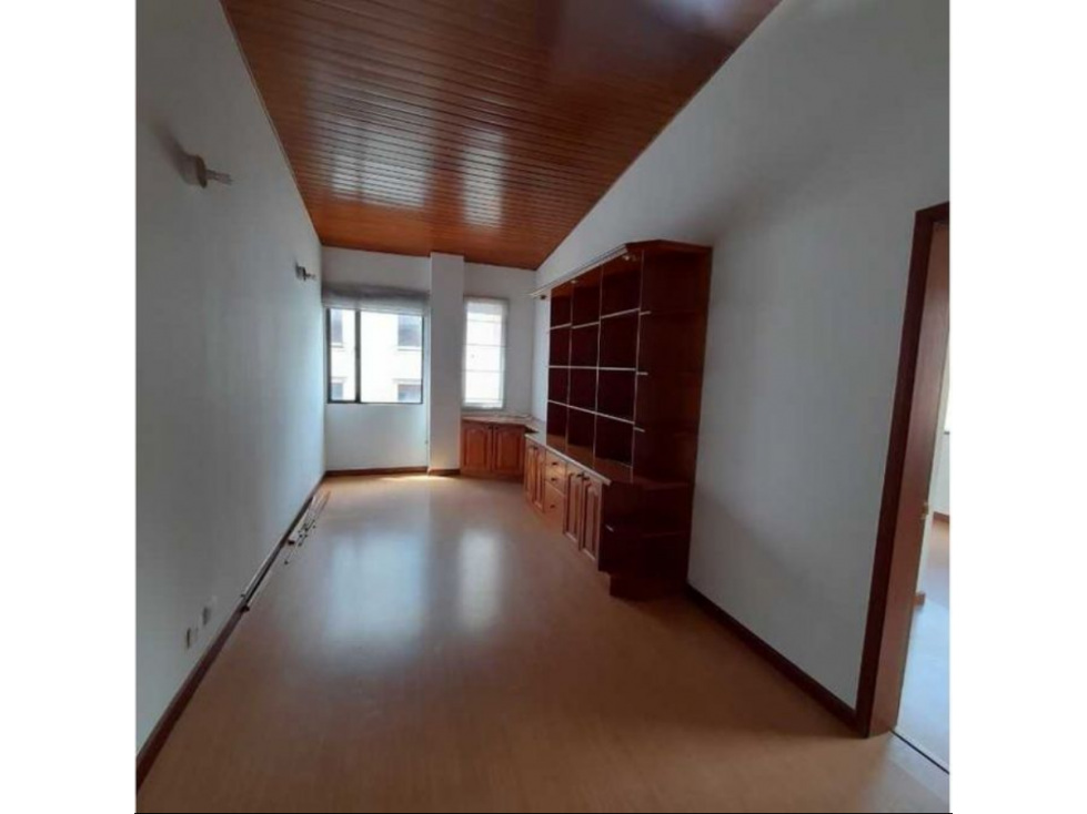 En Santa Barbara, Bogotá amplio apartamento para la venta. JCAS