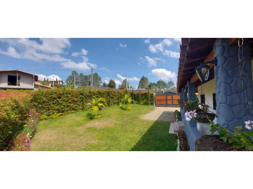 Se vende finca de 600 m2 con diseño colonial en Guarne Antioquia