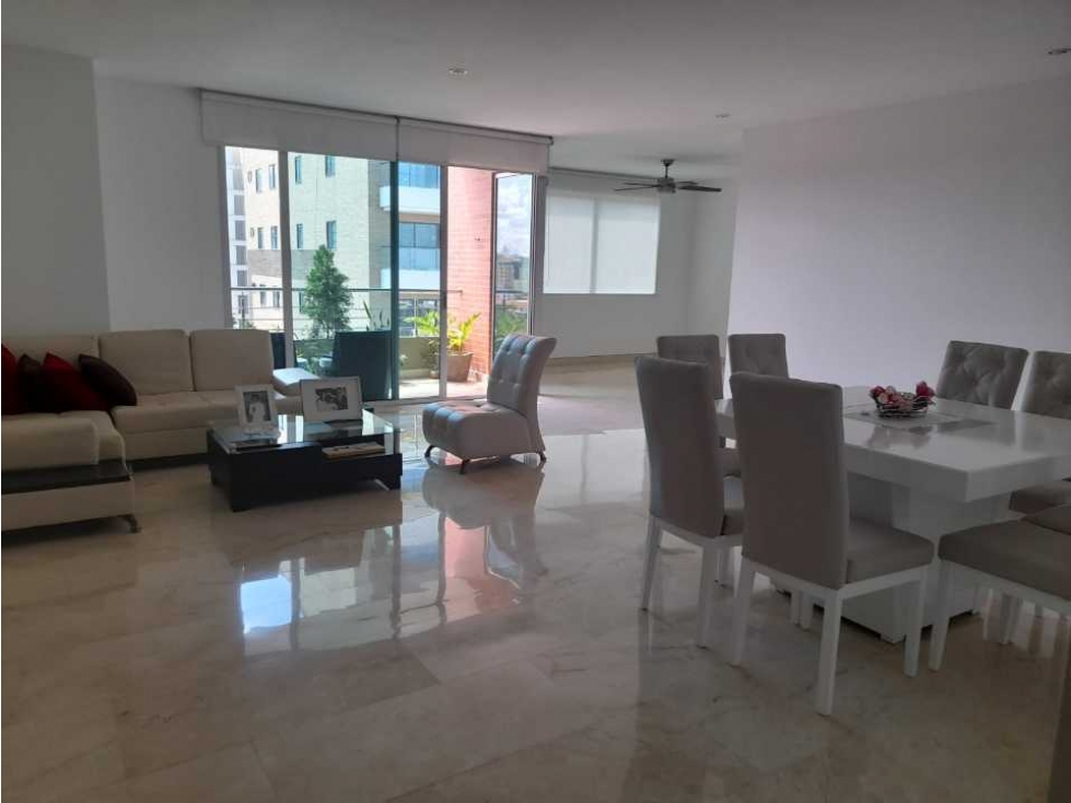 Vendo, Altos de Riomar, hermoso y amplio apartamento, piso alto balcó